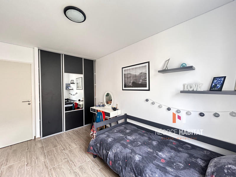 Villa - 100 m² - 5 pièces