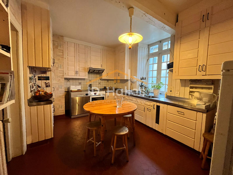 Maison - 209 m² - 8 pièces