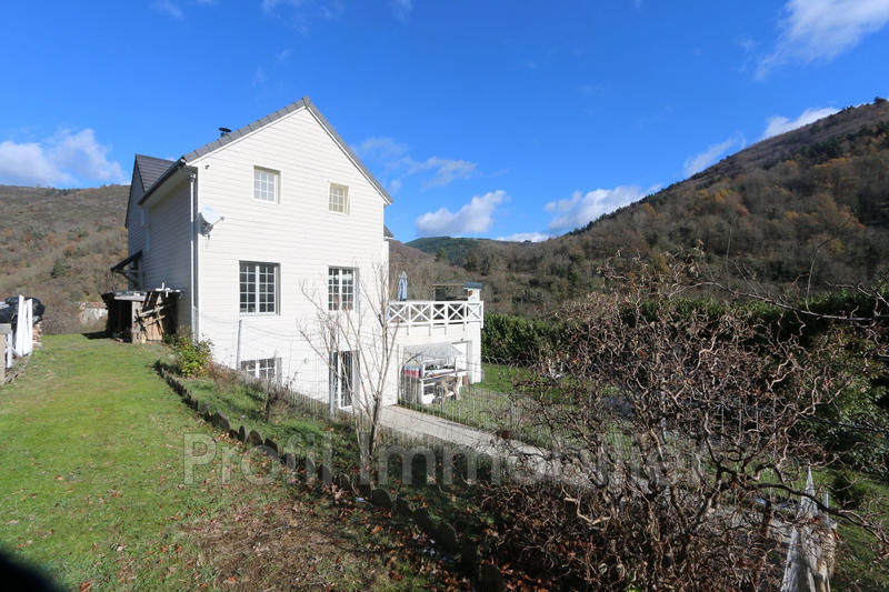 Maison - 235 m² - 8 pièces
