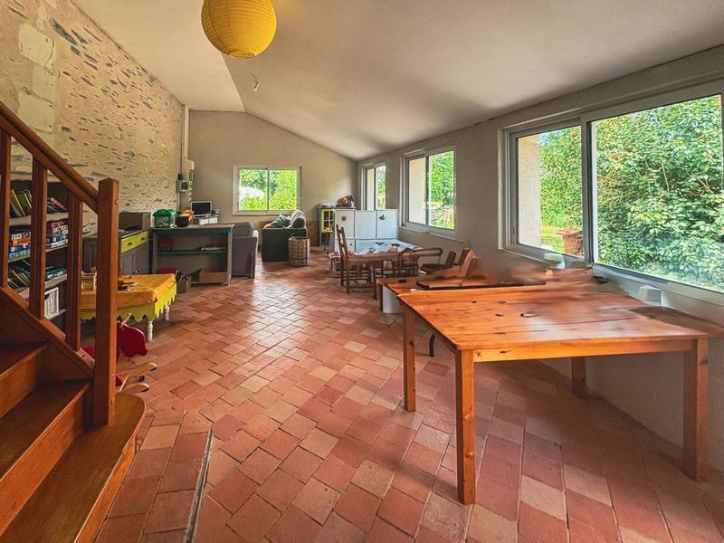 Maison - 300 m² - 13 pièces