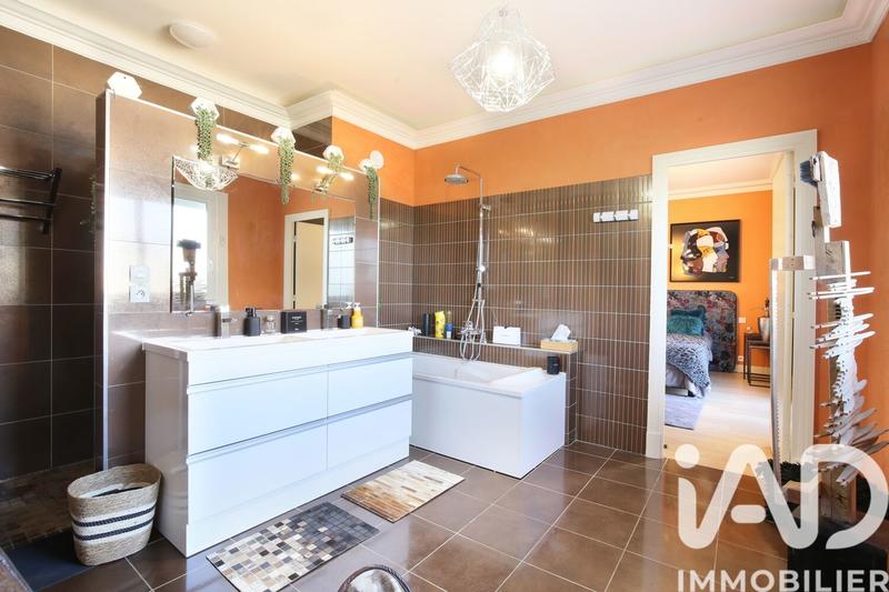 Maison de ville - 296 m² - 7 pièces