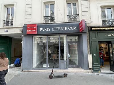 Magasins - 90 m² - 2 pièces