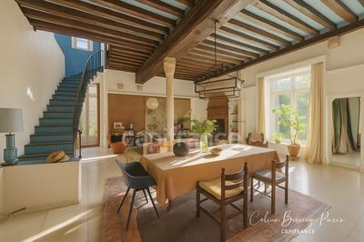 Maison - 250 m² - 9 pièces