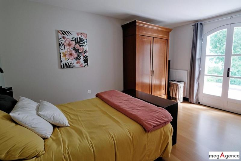 Maison - 181 m² - 10 pièces