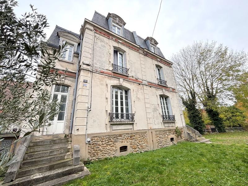 Maison - 207 m² - 7 pièces