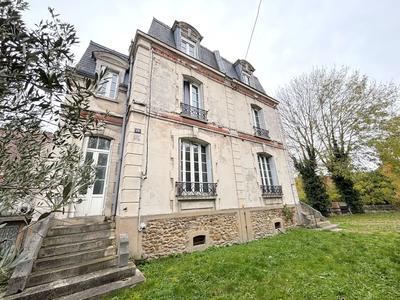 Maison - 207 m² - 7 pièces
