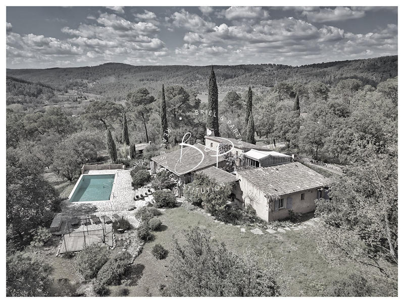 Maison - 301 m² - 13 pièces