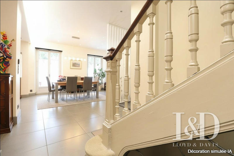 Maison - 321 m² - 10 pièces