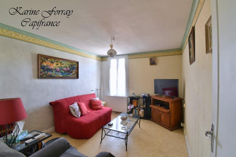 Maison traditionnelle - 277 m² - 12 pièces