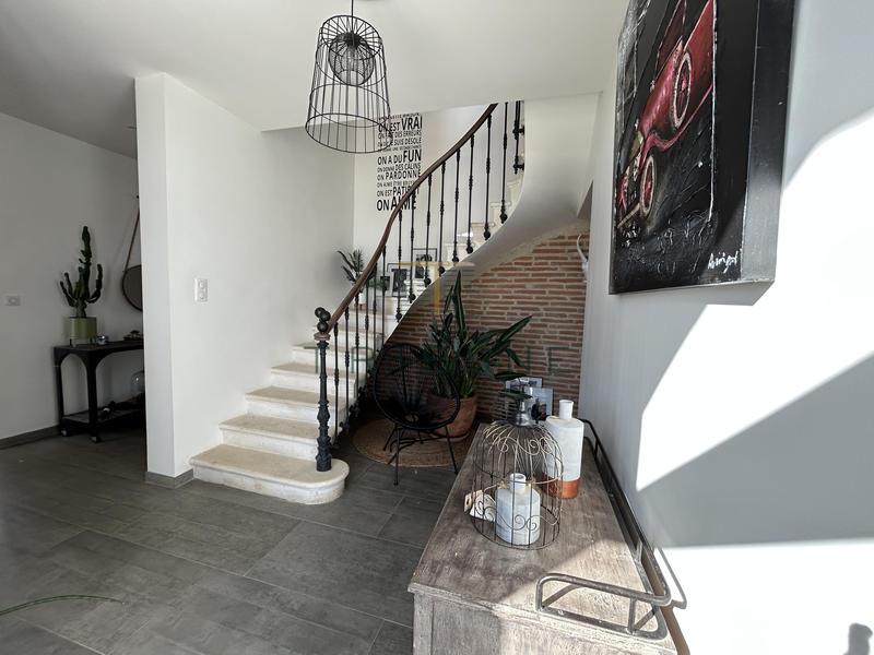 Maison - 262 m² - 9 pièces