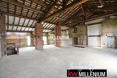 Maison - 210 m² - 2 pièces