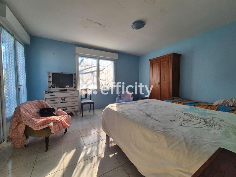 Maison - 235 m² - 9 pièces