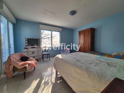 Maison - 235 m² - 9 pièces