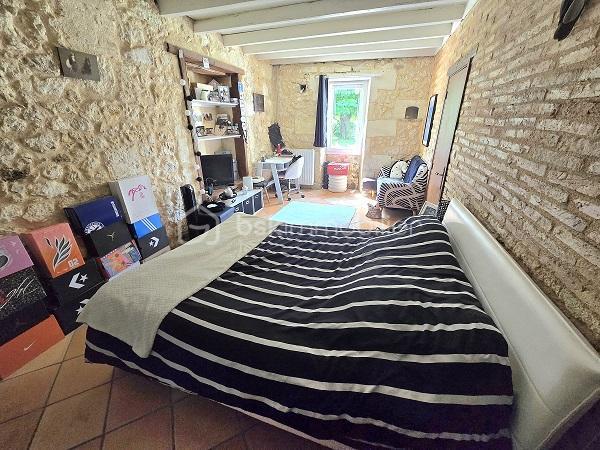 Demeure - 379 m² - 10 pièces