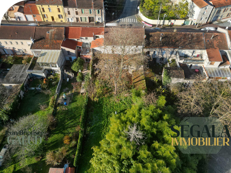 Maison - 230 m² - 8 pièces