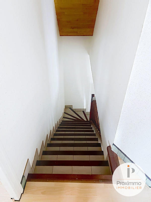 Maison - 231 m² - 7 pièces