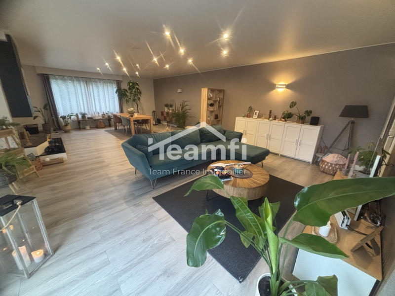 Maison - 255 m² - 7 pièces