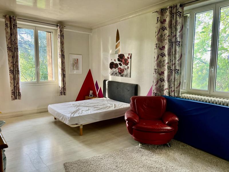 Maison traditionnelle - 220 m² - 6 pièces