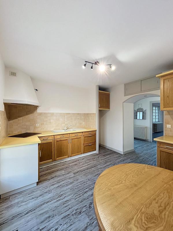 Maison - 212 m² - 7 pièces