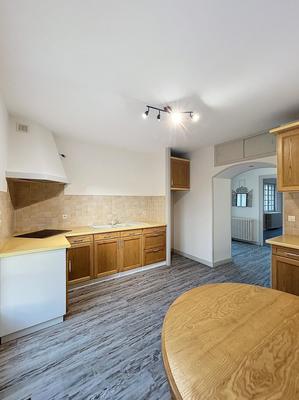 Maison - 212 m² - 7 pièces