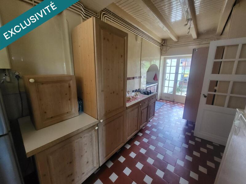 Maison - 235 m² - 7 pièces