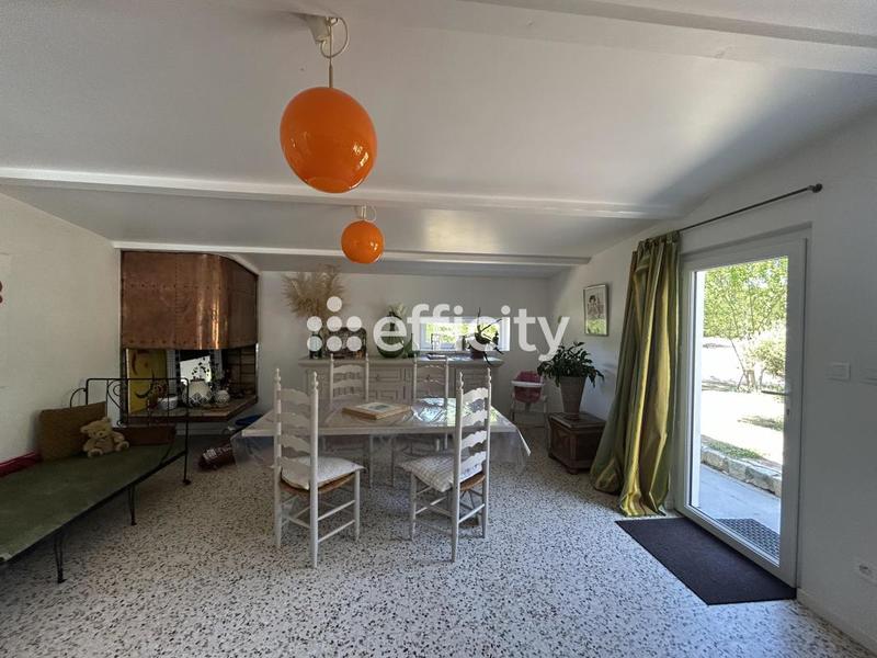 Maison traditionnelle - 270 m² - 9 pièces