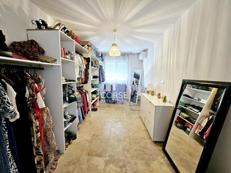 Propriété - 240 m² - 10 pièces