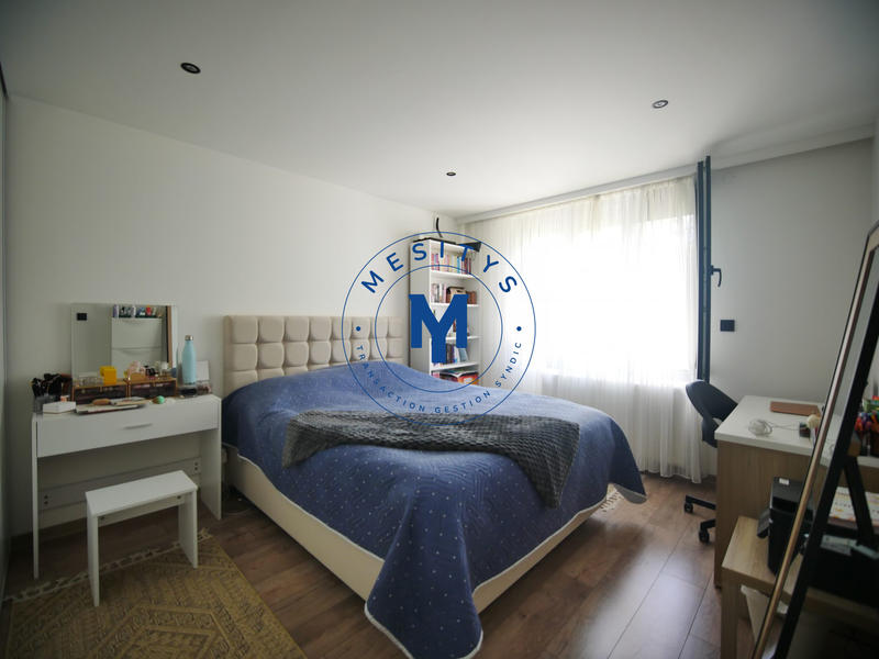 Maison - 140 m² - 8 pièces