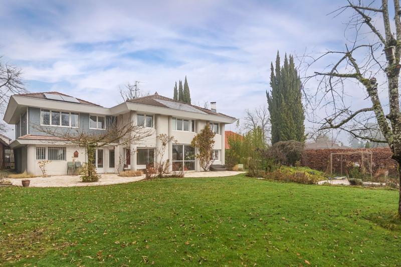 Maison - 237 m² - 8 pièces