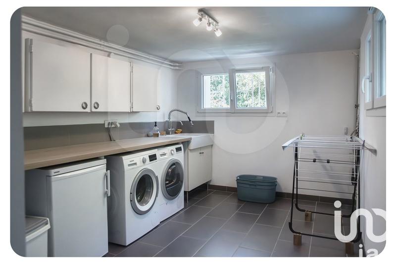 Maison - 225 m² - 8 pièces