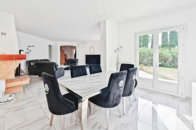 Maison - 240 m² - 9 pièces