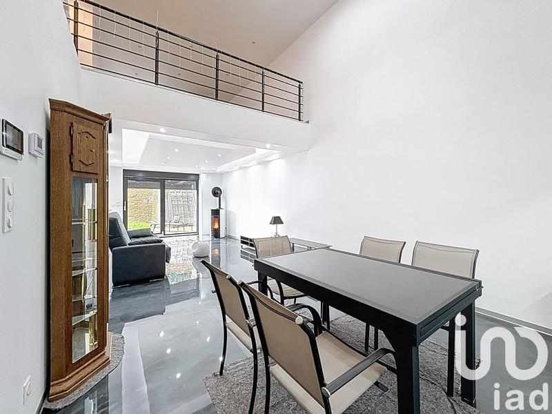 Maison - 250 m² - 10 pièces