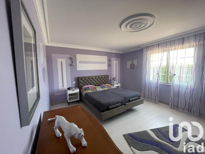 Maison - 317 m² - 12 pièces