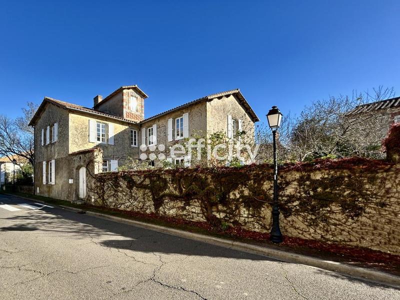 Maison - 180 m² - 8 pièces