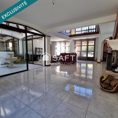 Maison - 252 m² - 7 pièces
