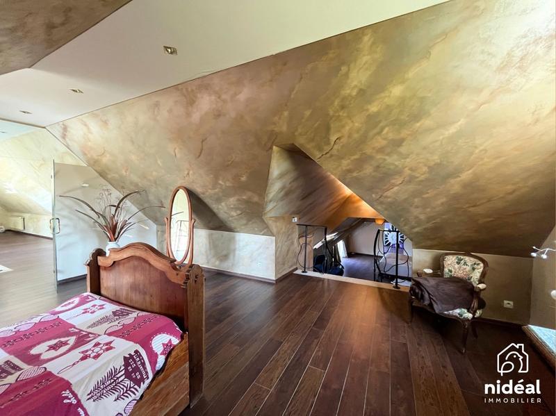 Maison - 450 m² - 10 pièces