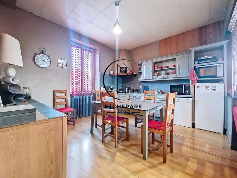 Maison - 218 m² - 7 pièces