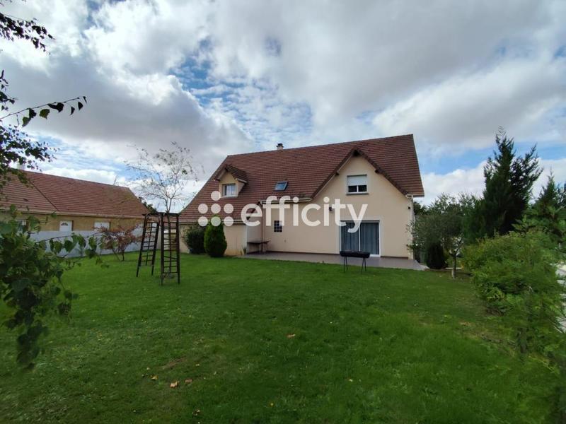 Maison traditionnelle - 221 m² - 5 pièces