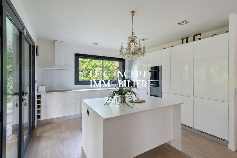 Maison - 200 m² - 7 pièces