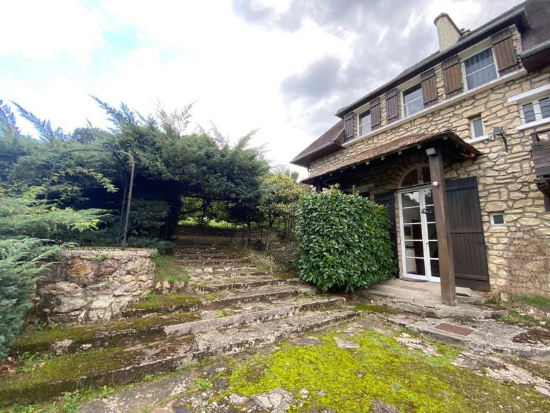 Maison - 290 m² - 9 pièces