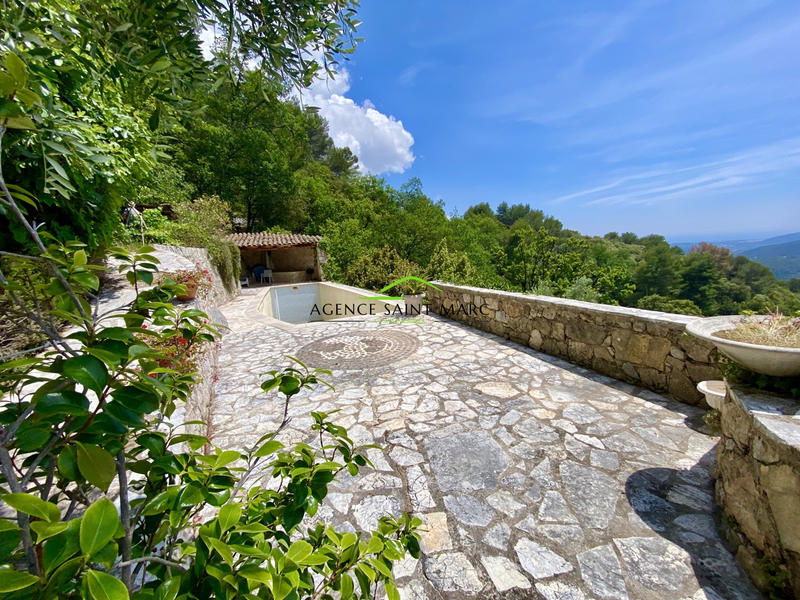 Maison - 221 m² - 5 pièces