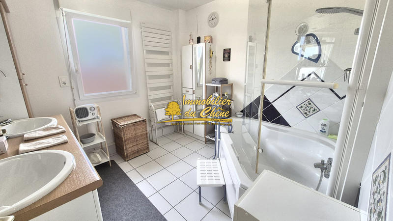 Maison - 255 m² - 8 pièces