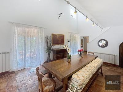 Villa - 401 m² - 8 pièces