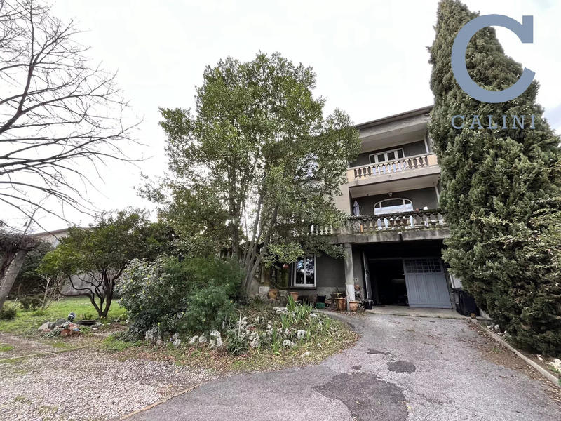 Maison - 203 m² - 8 pièces