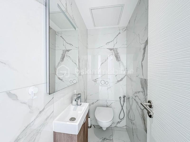 Maison - 198 m² - 6 pièces