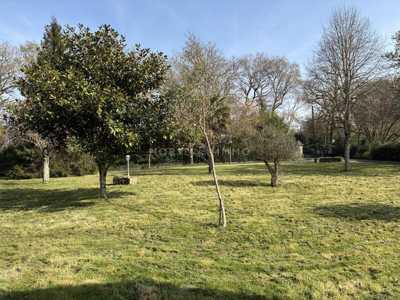 Maison - 340 m² - 8 pièces