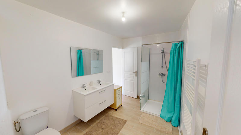 Maison - 240 m² - 11 pièces