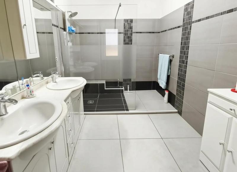 Maison - 237 m² - 10 pièces