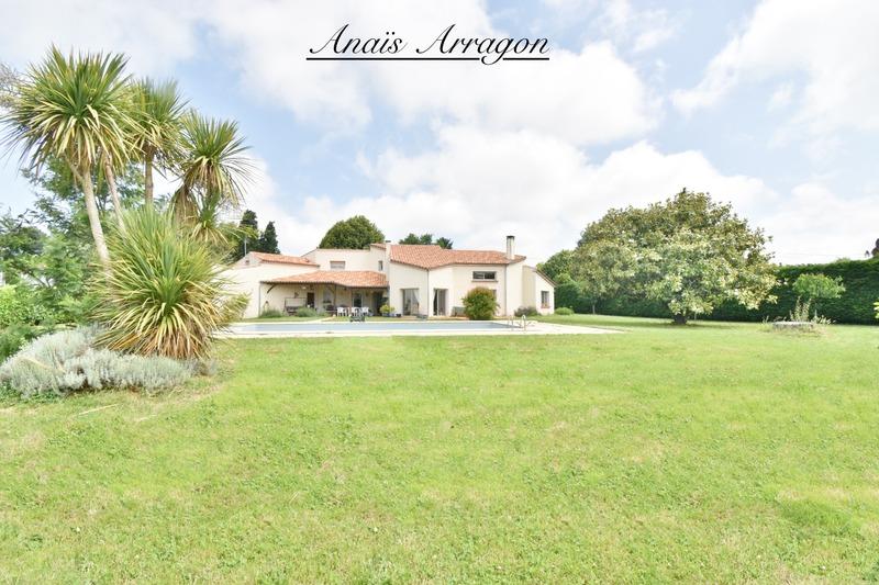 Villa - 275 m² - 6 pièces