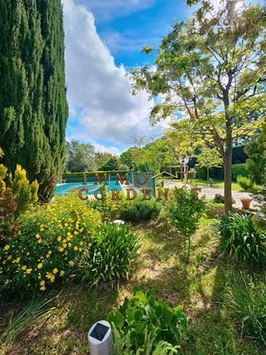 Maison traditionnelle - 237 m² - 9 pièces